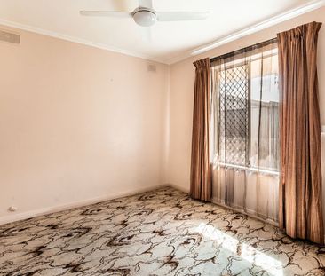 Neat & Tidy Home in Prime Location – Close to Marion Shopping Centre! - Photo 5