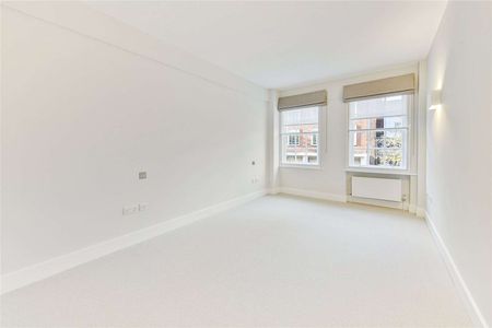 A newly redecorated three bedroom property situated in a convenient location close to Knightsbridge and Sloane Square stations. - Photo 4