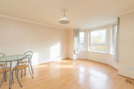2 bedroom flat to rent - Photo 2