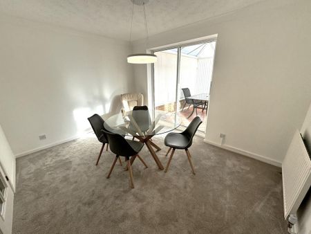 4 bedroom detached house to rent - Photo 4