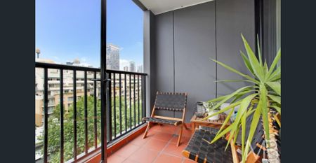 STYLISH BAUHAUS APARTMENT NEAR DARLING HARBOUR & THE CITY - Photo 5