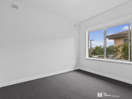 Freshly Renovated Upstairs Unit in Prime Camden Park Location - Photo 5