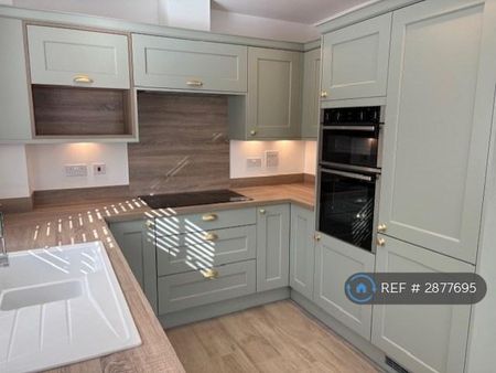 3 bedroom semi-detached house to rent - Photo 3