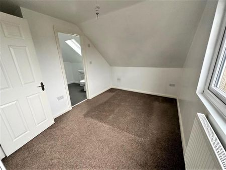 3 bedroom flat to rent - Photo 5