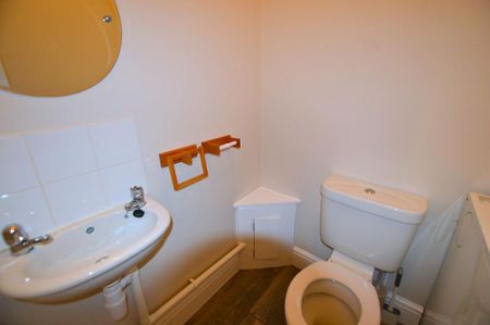1 bedroom semi-detached house to rent - Photo 4