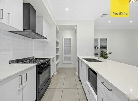 Near-New Metricon Home, 4 Bedrooms 2 Living Areas, Ducted A/C, Solar, Premium Location - Photo 4