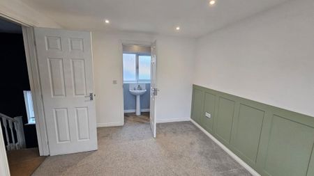 3 bedroom terraced house to rent - Photo 3