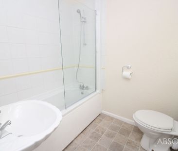 2 bed mid-terraced house to rent in Ellacombe Road, Torquay, TQ1 - Photo 1