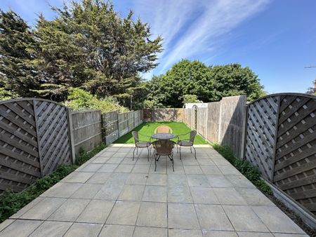 One-Bedroom House share - Photo 5