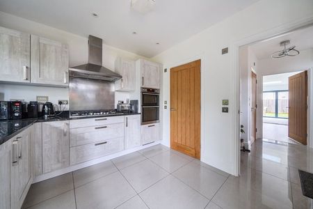 Chervil Close, Godalming, Surrey, GU7 - Photo 3