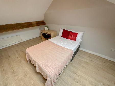 5 bedroom terraced house to rent - Photo 4