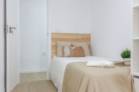 Calle Málaga, Valencia, Valencian Community 46009 - Photo 2