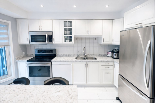 For Lease - 53 Brownstone Circle, Vaughan, Ontario - Photo 1