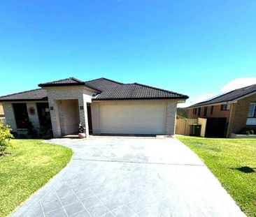 Spacious Furnished Four Bedroom Two Bathroom Home - Photo 1