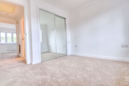2 Bedroom Mid Terraced House To Rent - Photo 2