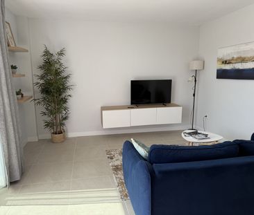 Middle Floor Apartment in Estepona - Photo 6