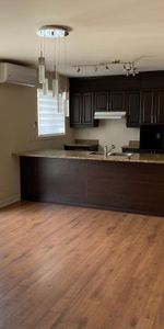 4.5 A LAVAL TRÈS TRANQUILLE CONSTRUCTION SUPÉRIEURE ASCENSEUR - Photo 4