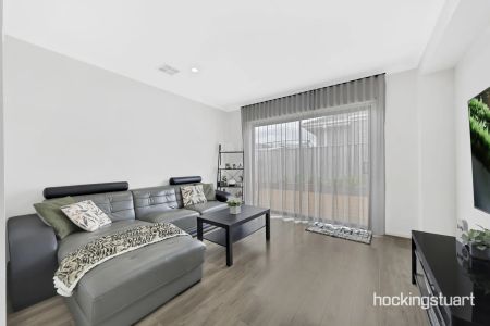 SPACIOUS FAMILY HOME IN KINBROOK ESTATE OF DONNYBROOK - Photo 3