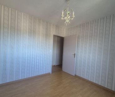 Location Appartement 4 pièces 76m² MAUBEUGE 59600 - Photo 3