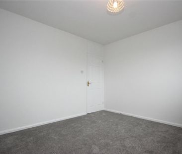 2 bedroom semi-detached house to rent - Photo 5