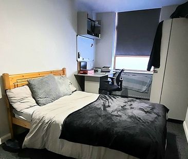 Fantastic 7 Bed Property - 1 minute walk to Collegiate Campus!! - Photo 5