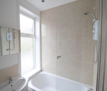Rosemont Avenue (Room 4), Bramley, Leeds - Photo 3