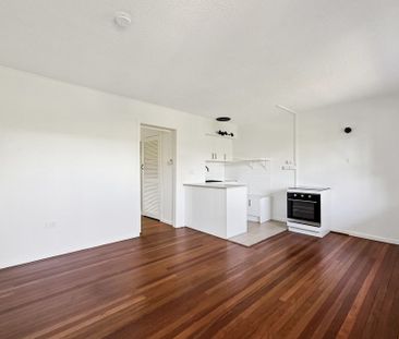 Renovated Top-Level Unit in Prime Surfers Paradise Location - Photo 1