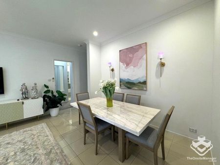 Fully Furnished - Bright and Spacious Home in Emerald Lakes - Photo 4