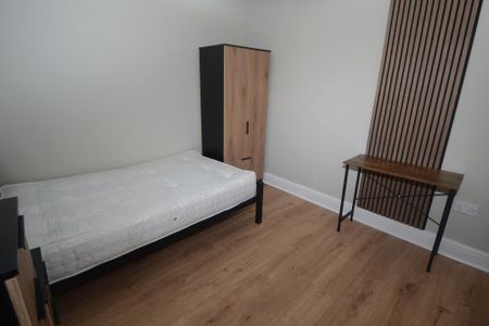 6 bedroom terraced house to rent - Photo 4