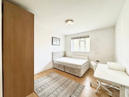 3 Bedroom Apartment, Cavendish Road - Photo 4