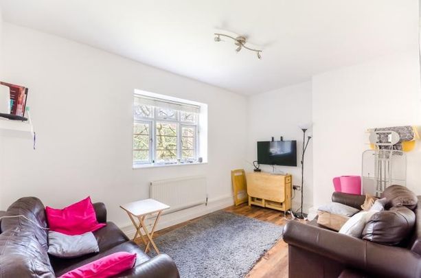 4 Bed Flat, Nash House, SW4 - Photo 1