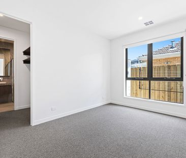 Brand New 4 Bedroom Townhouse! - Photo 6