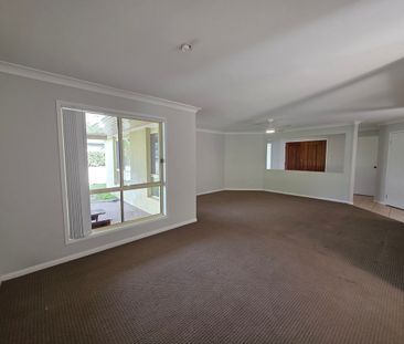 Spacious Family Home in Arundel - Photo 3
