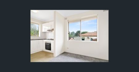 BRIGHT & SPACIOUS! - Photo 4