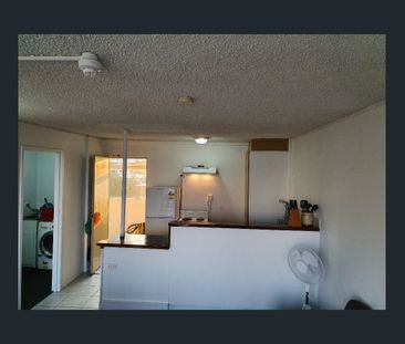 Southport Broadwater unit with uninterrupted water views! - Photo 6