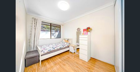 Updated Double Brick 2 Bedroom Unit in Prime Location - Photo 4