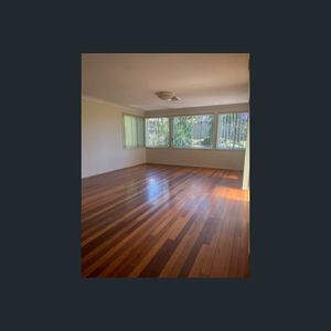 Large Family Home - Photo 2