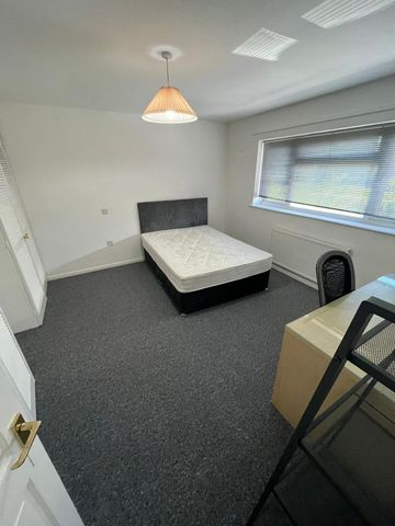 2a Outwoods Avenue - Huge Garden & DrivewayLoughborough - Photo 2