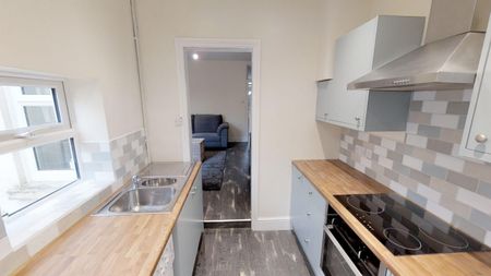 Large Double Room- BEDMINSTER - Photo 3