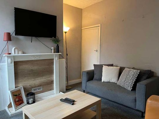 Kirkby Street // Bed & Bath // Available Now!!!, LN5 - Photo 1