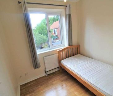 Linton Gardens, Beckton, E6 - Photo 6