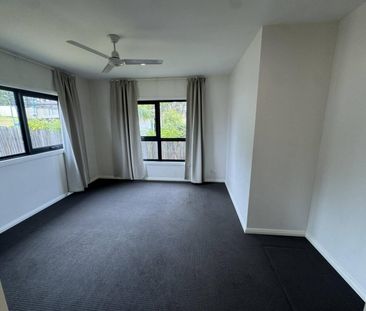 MODERN HOME IN PRIME SOUTH GRAFTON LOCATION - Photo 4