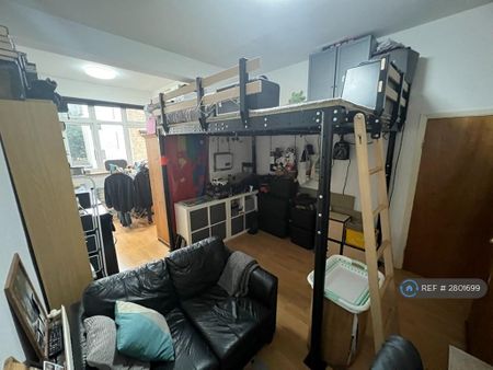 Studio to rent - Photo 3