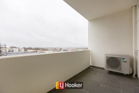 Convenient location near tram line! - Photo 5