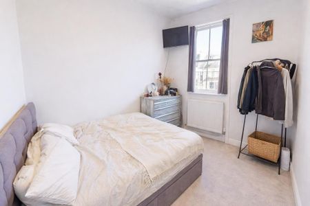 3 bedroom flat to rent - Photo 4