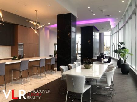 Condo in Burnaby, BC - Photo 4