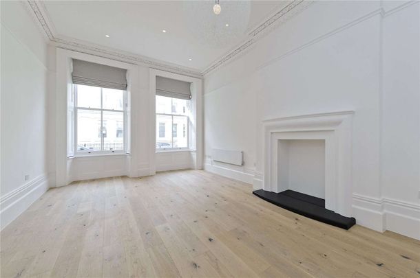 An impressive two bedroom duplex flat occupying the raised ground and lower ground floors of a Victorian house on Lancaster Gate - Photo 1