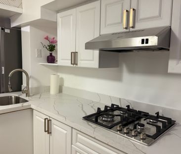 For Lease - 72 La Rose Avenue, Toronto, Ontario - Photo 2