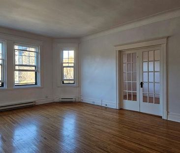 3 CH - 1 SDB - Montréal - $2,200 /mo - Photo 3