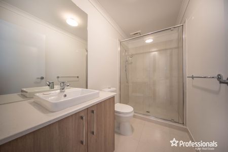 18 Dawson St, Thornhill Park VIC 3335 - Photo 3